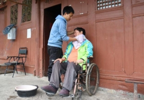 “中国好人”候选人重庆建议人选 | 文阿俊：20载不离不弃照顾瘫痪父亲 ...