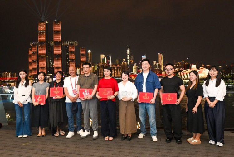 “新韵重庆·光影奇妙夜”震撼上演