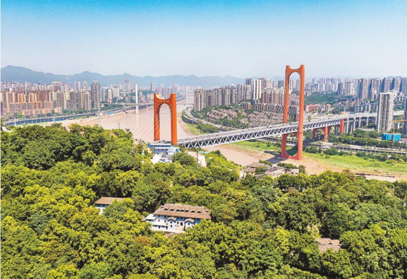 2025年7月15日，中共中央南方局暨八路军驻重庆办事处旧址掩映在翠绿中。记者 尹诗语 摄/视觉重庆